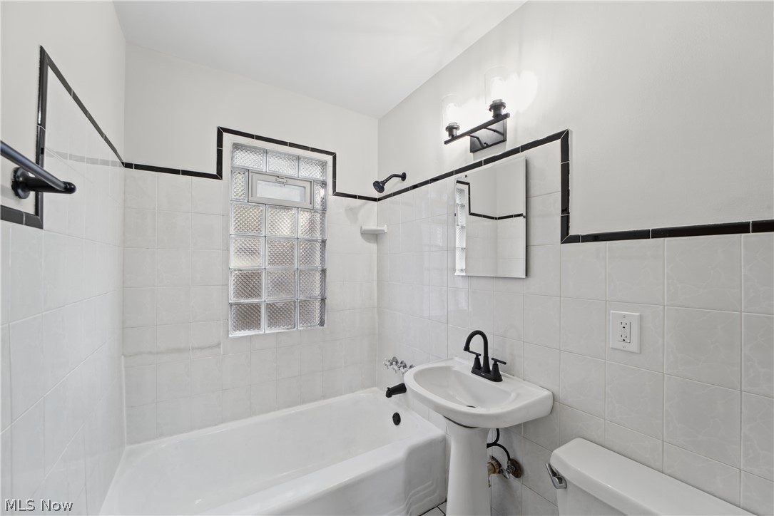 3543 W 146th Street Cleveland OH 44111