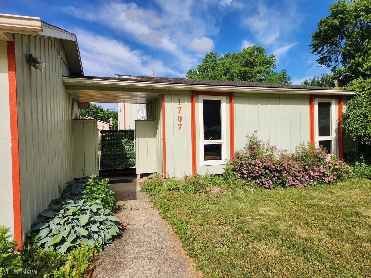 1707 N Nantucket Drive Lorain OH 44053