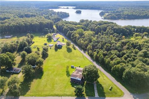 22525 Smith Northwest Road North Benton OH 44449
