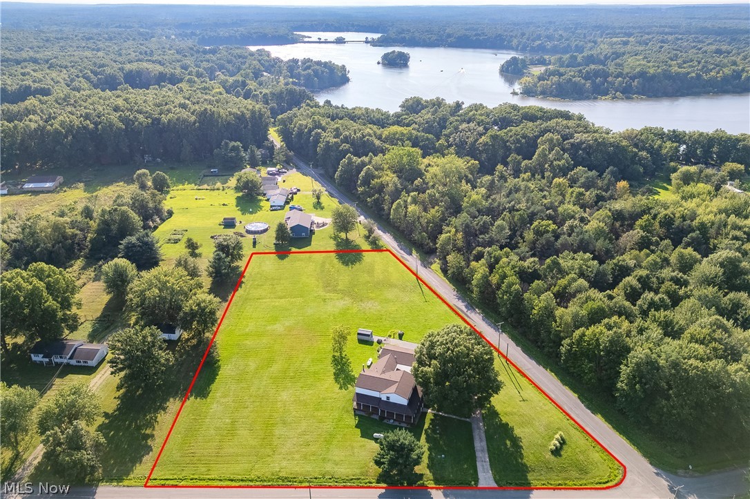 22525 Smith Northwest Road North Benton OH 44449