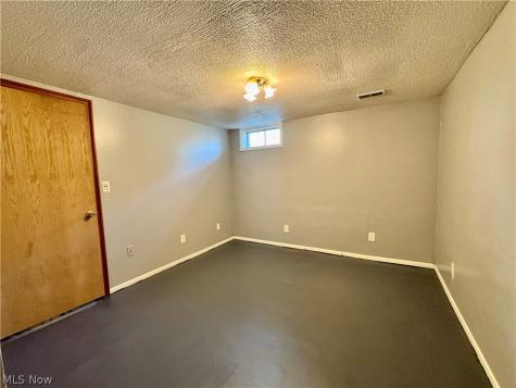 2261 7th Street SW Akron OH 44314
