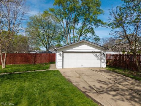 6115 Morrow Drive Brook Park OH 44142