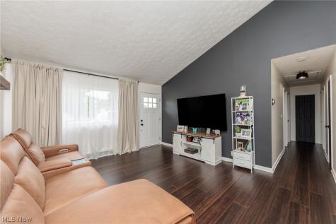 6391 Almont Drive Brook Park OH 44142