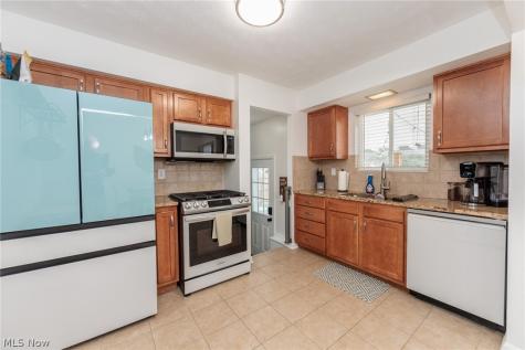 6391 Almont Drive Brook Park OH 44142