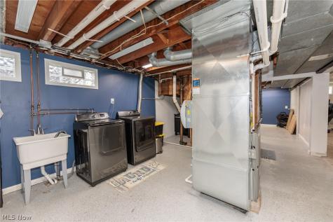 6391 Almont Drive Brook Park OH 44142