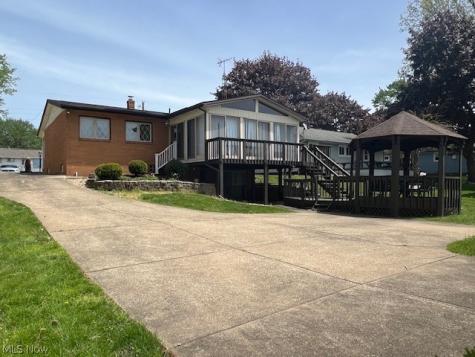 1124 NW Valley Drive NW North Canton OH 44720