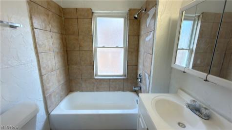 3581 E 149th Street Cleveland OH 44120