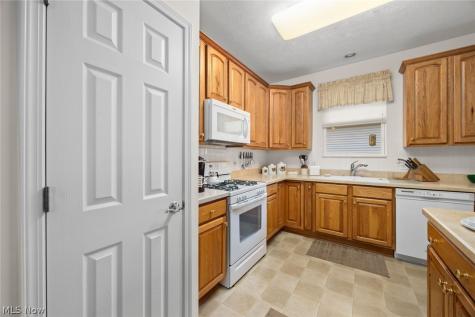 1990 Buckingham Drive Avon OH 44011