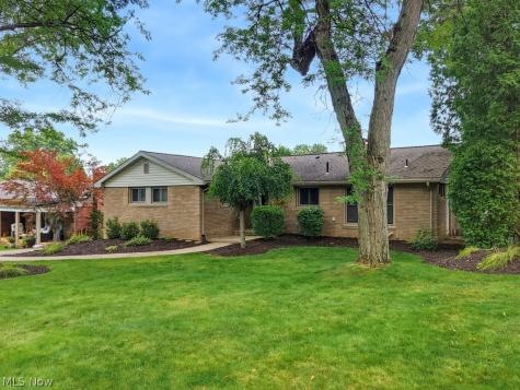 729 Crestwood Avenue Wadsworth OH 44281