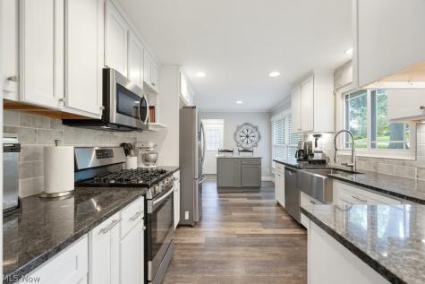 729 Crestwood Avenue Wadsworth OH 44281