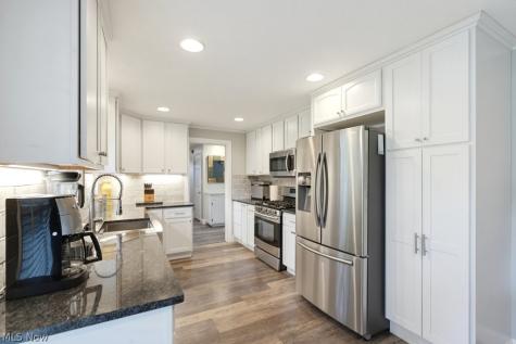 729 Crestwood Avenue Wadsworth OH 44281
