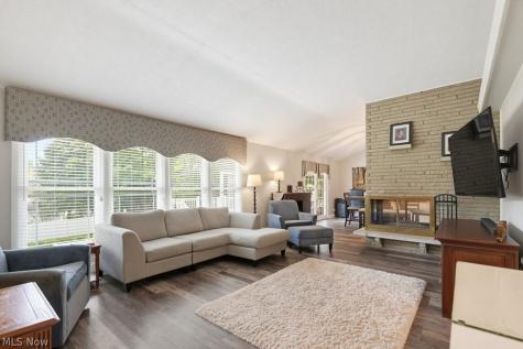 729 Crestwood Avenue Wadsworth OH 44281