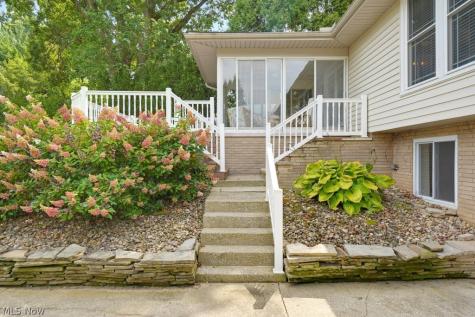 729 Crestwood Avenue Wadsworth OH 44281