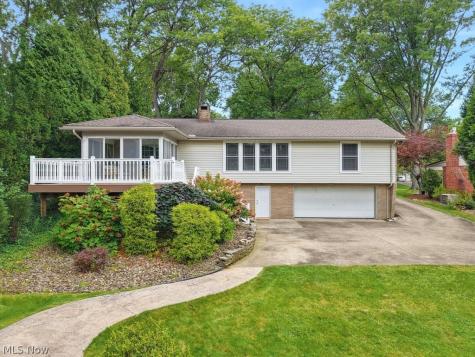 729 Crestwood Avenue Wadsworth OH 44281