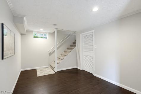 729 Crestwood Avenue Wadsworth OH 44281