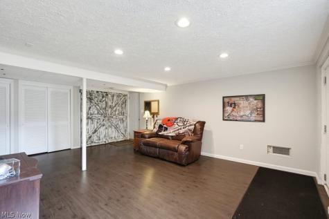 729 Crestwood Avenue Wadsworth OH 44281