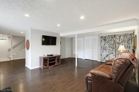 729 Crestwood Avenue Wadsworth OH 44281