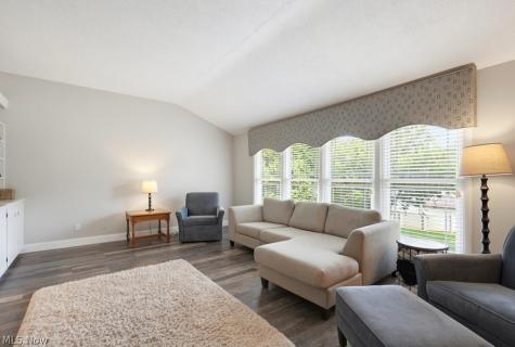 729 Crestwood Avenue Wadsworth OH 44281