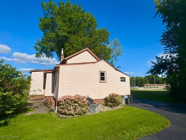 2047 Wilson Avenue NE Warren OH 44483