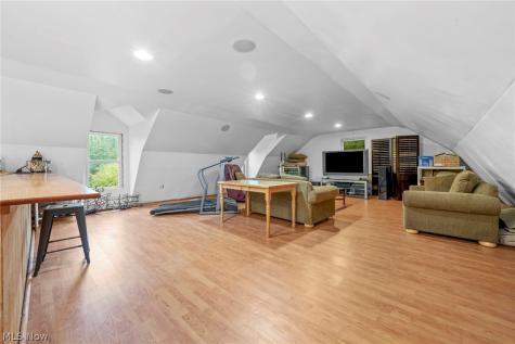 21073 Morris Drive Strongsville OH 44149