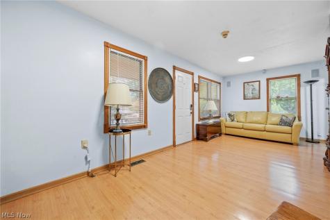 21073 Morris Drive Strongsville OH 44149