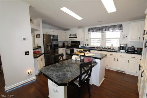 247 Island Drive Elyria OH 44035