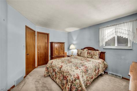5773 Sherwood Drive North Olmsted OH 44070