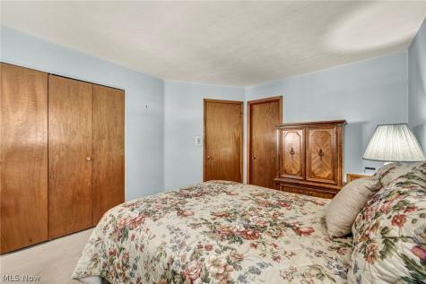 5773 Sherwood Drive North Olmsted OH 44070