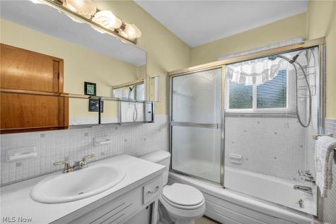 5773 Sherwood Drive North Olmsted OH 44070