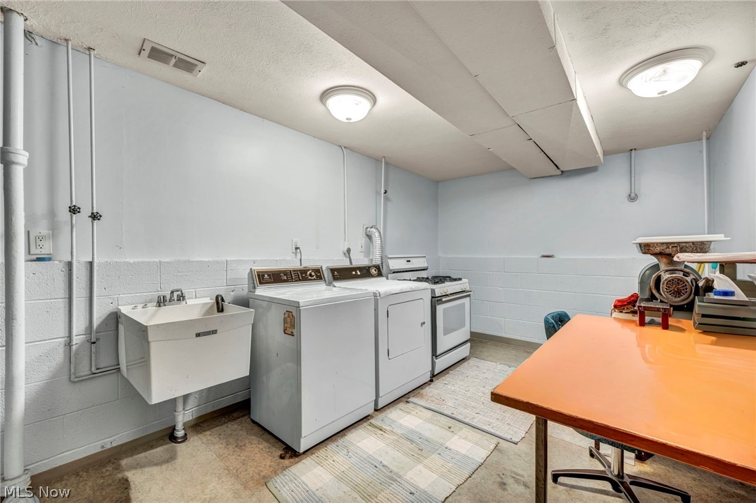 5773 Sherwood Drive North Olmsted OH 44070