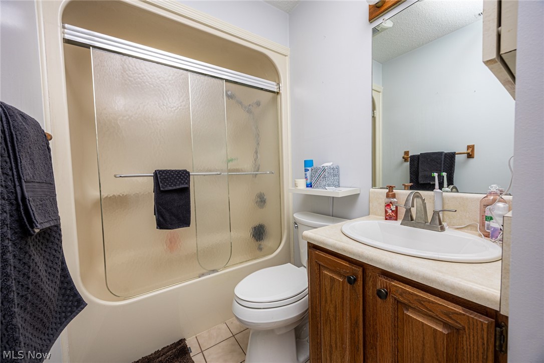 15 Acorn Lane Coshocton OH 43812