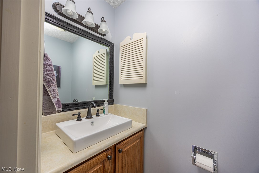 15 Acorn Lane Coshocton OH 43812
