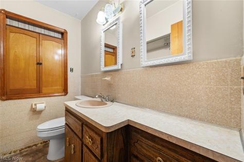 9405 Ansonia Avenue Brooklyn OH 44144