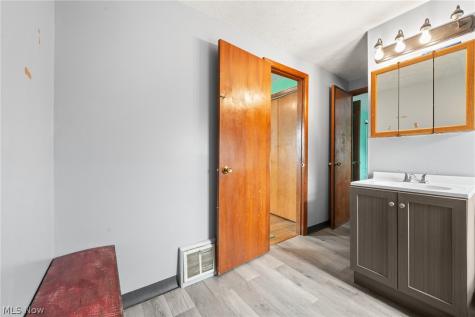 9405 Ansonia Avenue Brooklyn OH 44144