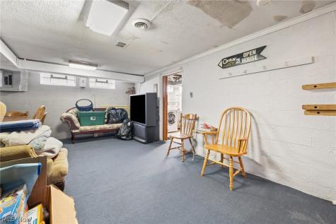 9405 Ansonia Avenue Brooklyn OH 44144