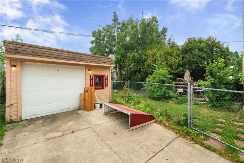 9405 Ansonia Avenue Brooklyn OH 44144
