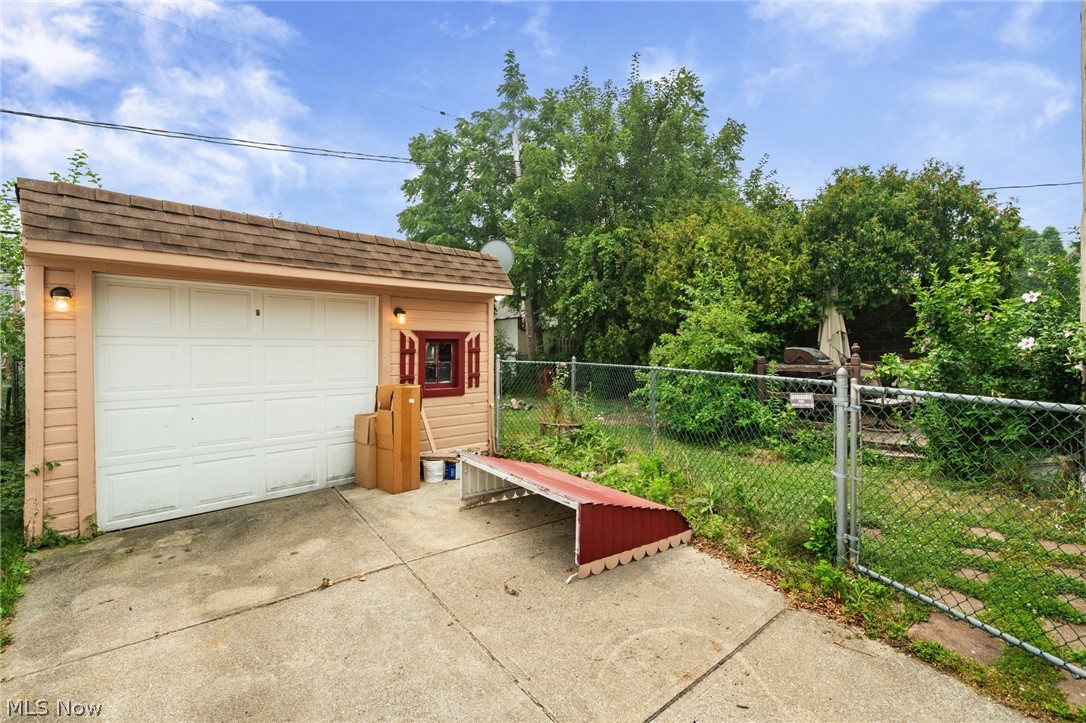 9405 Ansonia Avenue Brooklyn OH 44144