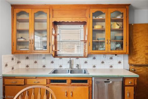 9405 Ansonia Avenue Brooklyn OH 44144
