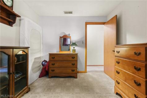 14560 Cenfield Street NE Alliance OH 44601