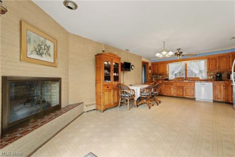 14560 Cenfield Street NE Alliance OH 44601