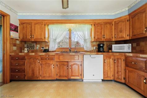 14560 Cenfield Street NE Alliance OH 44601