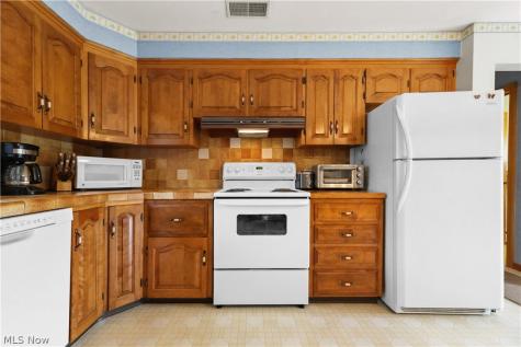 14560 Cenfield Street NE Alliance OH 44601