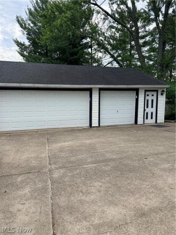 15381 Howe Road Strongsville OH 44136