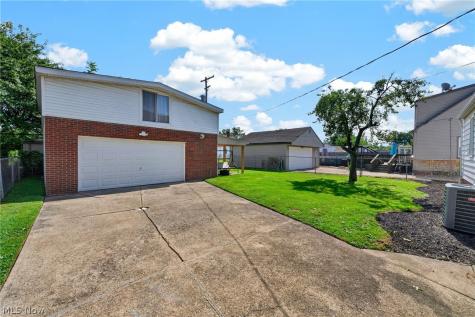 305 E 329th Street Willowick OH 44095