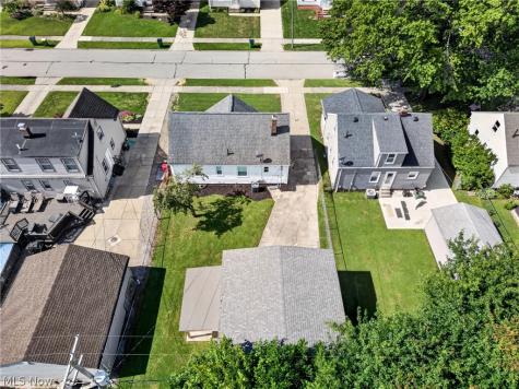 305 E 329th Street Willowick OH 44095