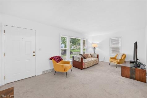 305 E 329th Street Willowick OH 44095