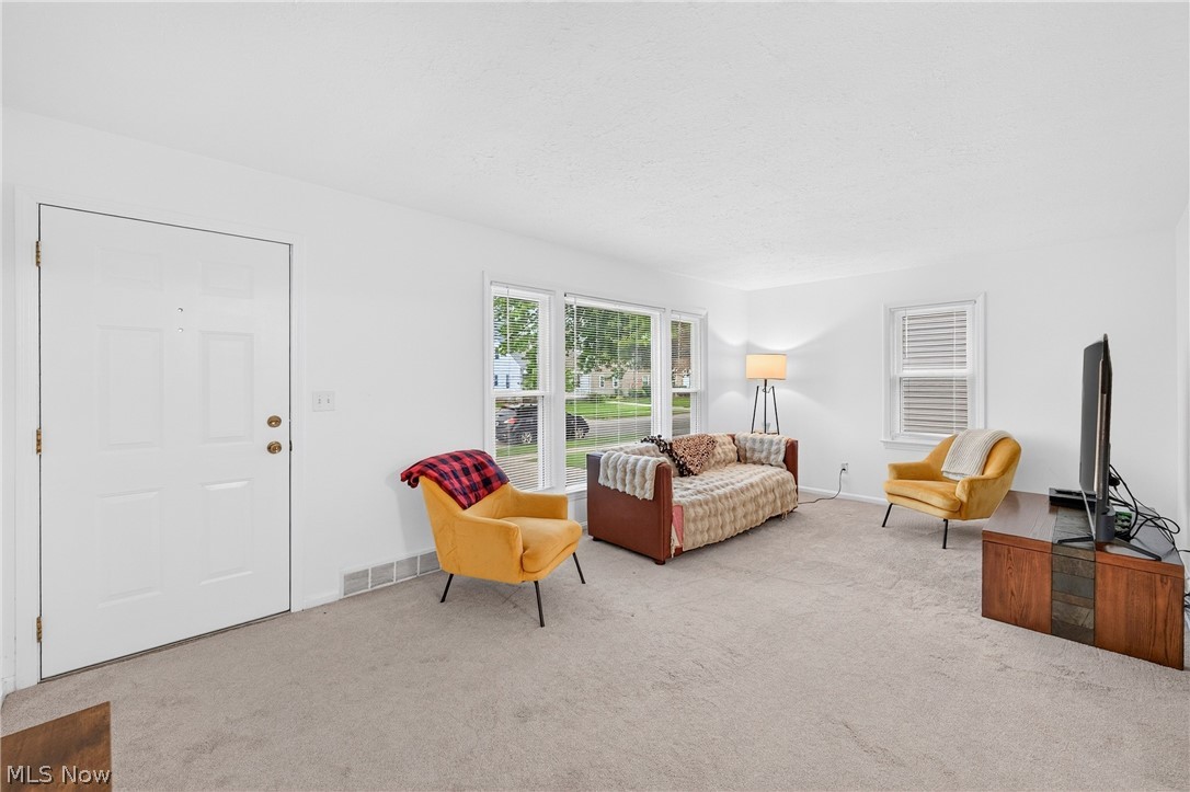 305 E 329th Street Willowick OH 44095