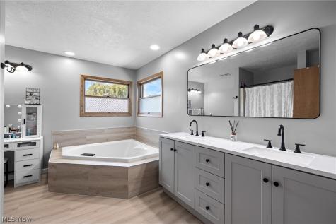 509 William Lagrange OH 44050