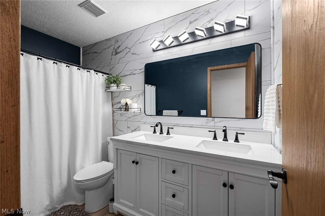 509 William Lagrange OH 44050