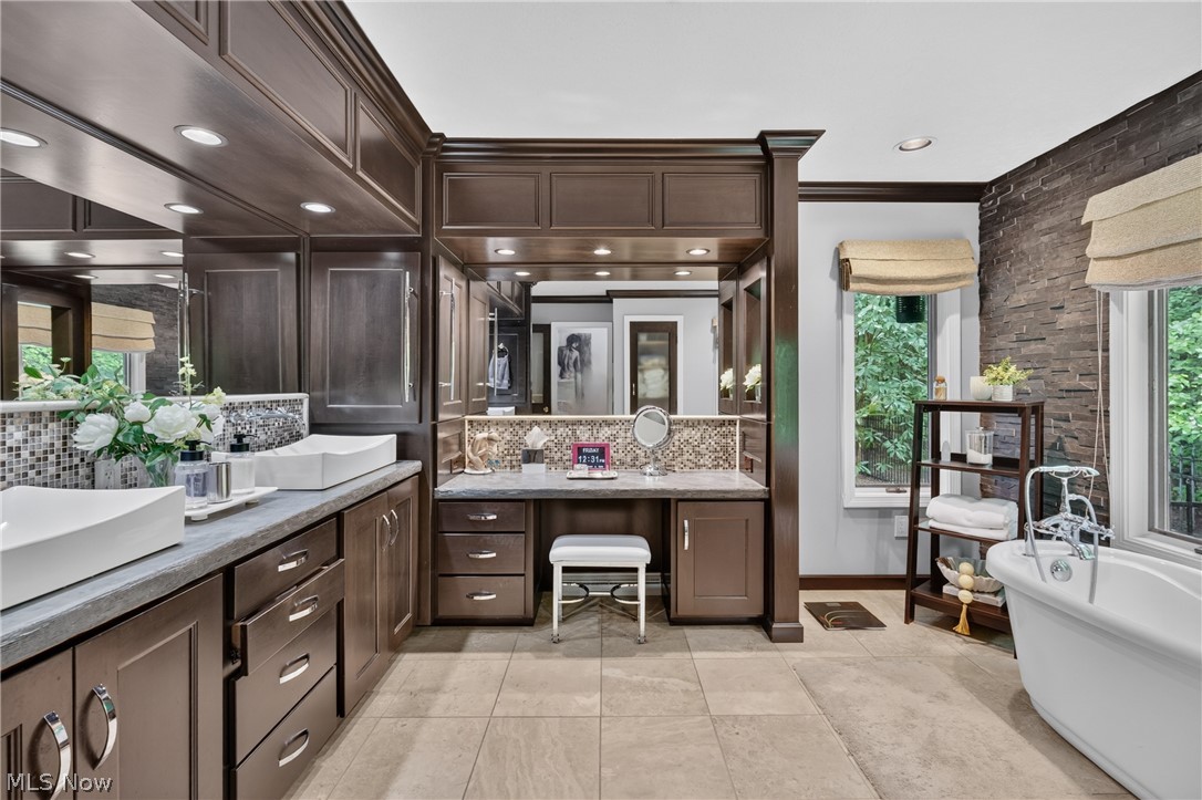 180 Huntington Trail Cortland OH 44410